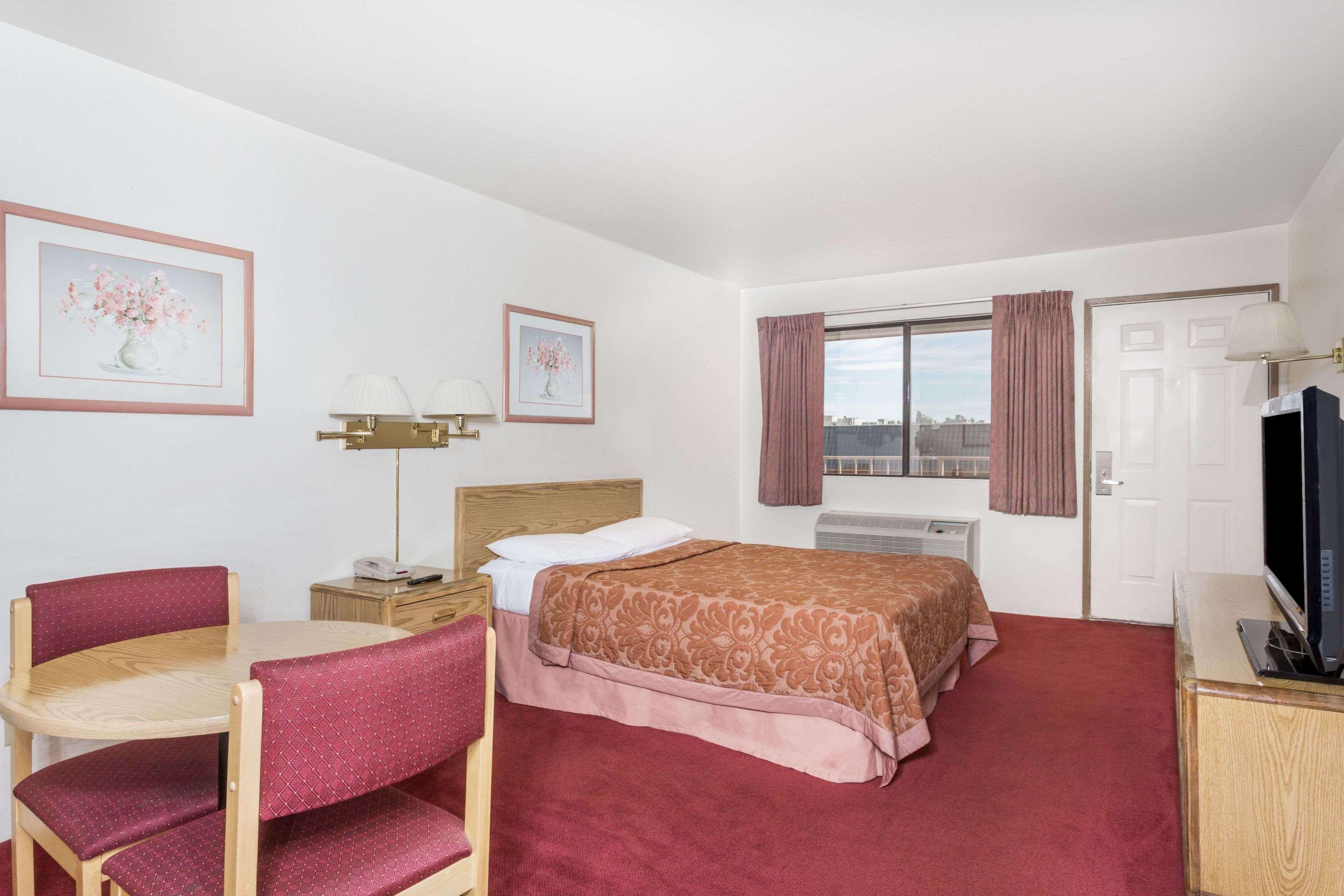 Super 8 By Wyndham Phoenix Metro North Exterior foto